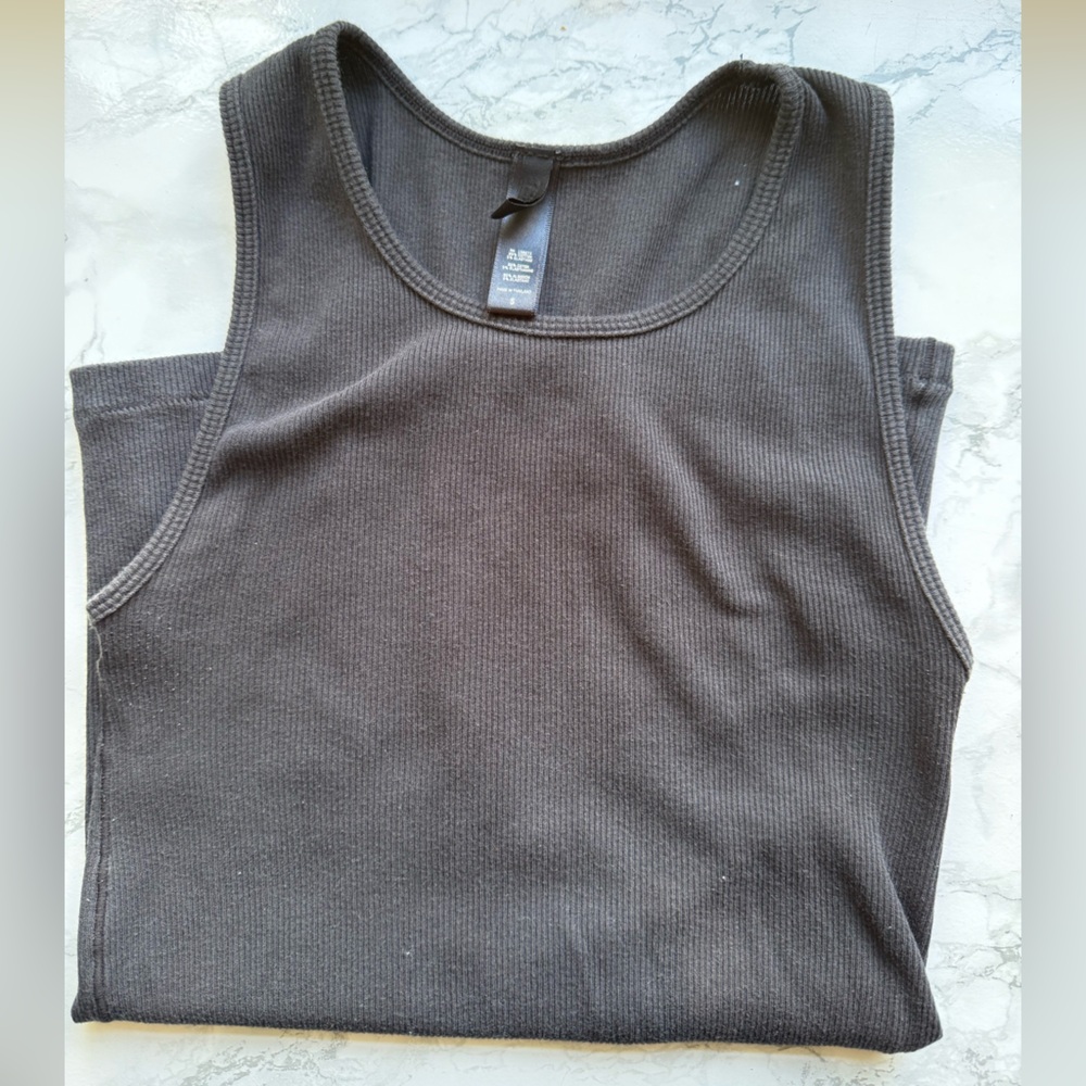 Skims Ribbed Tank Size Small - Picture 4 of 4